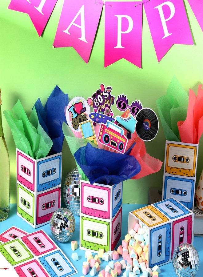 Weekgrat مجموعة ويكغرات المكونة من 12 مجموعة من زينة حفلات الثمانينيات الكلاسيكية، تتضمن قطع مركزية مستوحاة من الثمانينيات، وأغطية طاولات بتصميم موسيقى الهيب هوب الكلاسيكية مع علبة شريط كاسيت، وقصاصات وأعواد من الثمانينيات لتزيين حفلات استقبال المولود وأعياد الميلاد. - Image 4